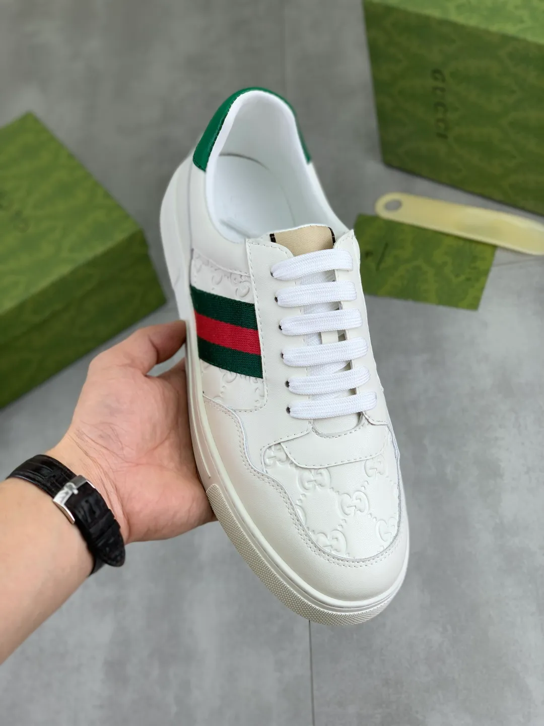 Men's shoes 💰P420 💰[New style]🆘 The latest model from Gucci GUCCI official website🎁Classic casual and fashionable men's shoes👟Best model💥The style is simple and elegant, exclusive for trendy men. Unique official website latest brand elements👑Gucci original decoration, fashionable and generous, original soft calfskin fabric➕Comfortable soft first-layer pigskin lining ✅The official website specifies wear-resistant casual outsole, the classic model is photographed in real life🎬Color: 2️⃣colors available😍Number of codes: 38-44